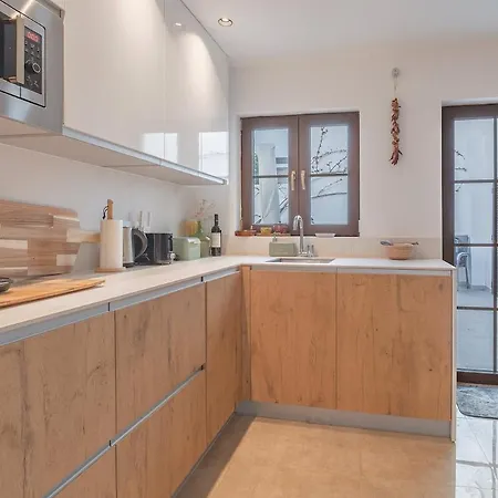 Stadthaus Mit Garten Und Dachterrasse -casa Villanova * 波连斯萨